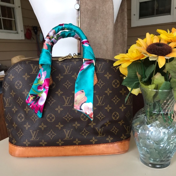 Louis Vuitton Handbags - 👜👠Louis vuitton alma pm size